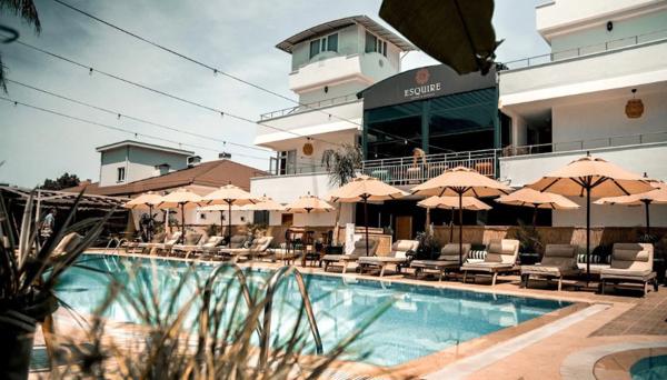 Esquire Hotel & Lounge