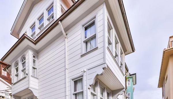 9 Doors Hotel