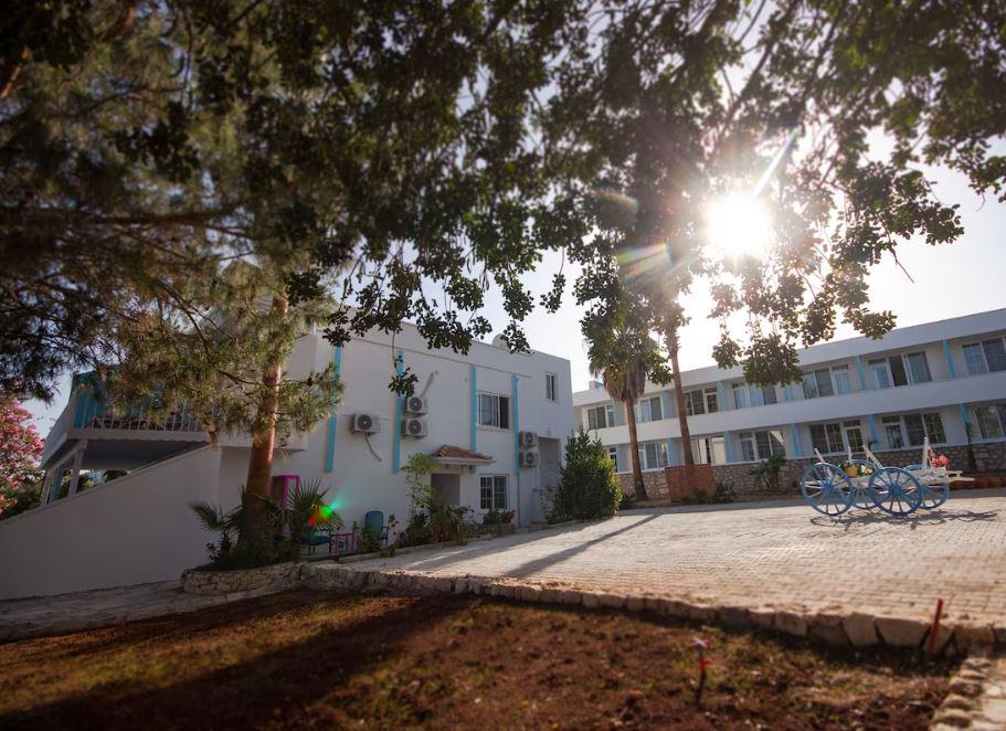 Mojo Otel Beach
