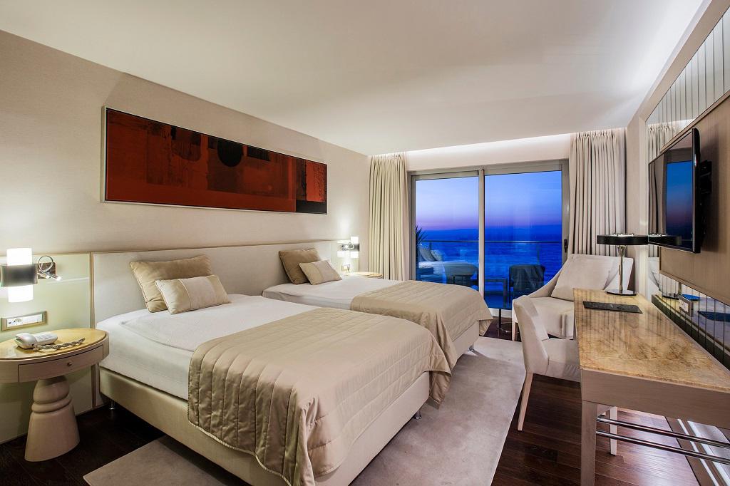 Charisma De Luxe Hotel