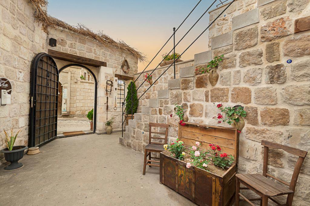 Cappa Via Cave Hotel