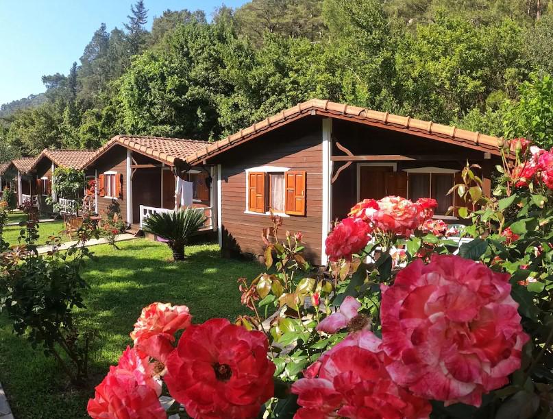 Canada Hotel & Bungalows