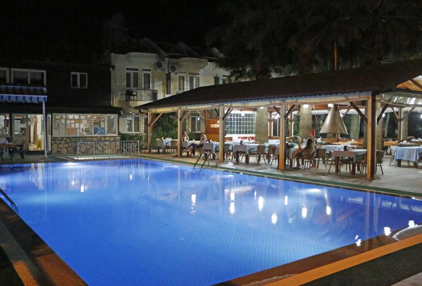 Canada Hotel & Bungalows