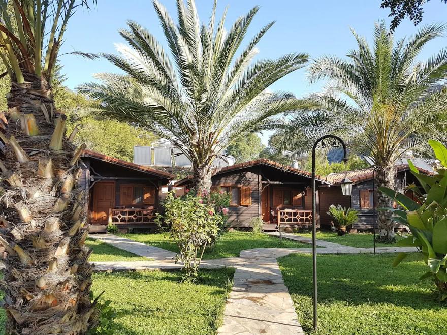 Canada Hotel & Bungalows