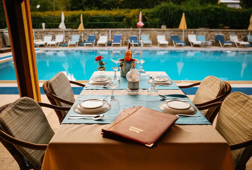 Canada Hotel & Bungalows