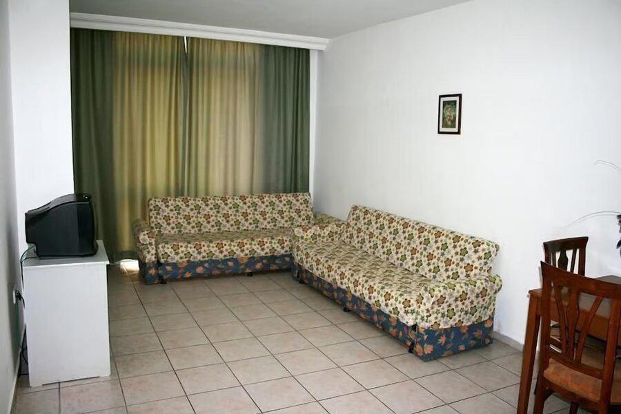 Kleopatra Aytur Apart