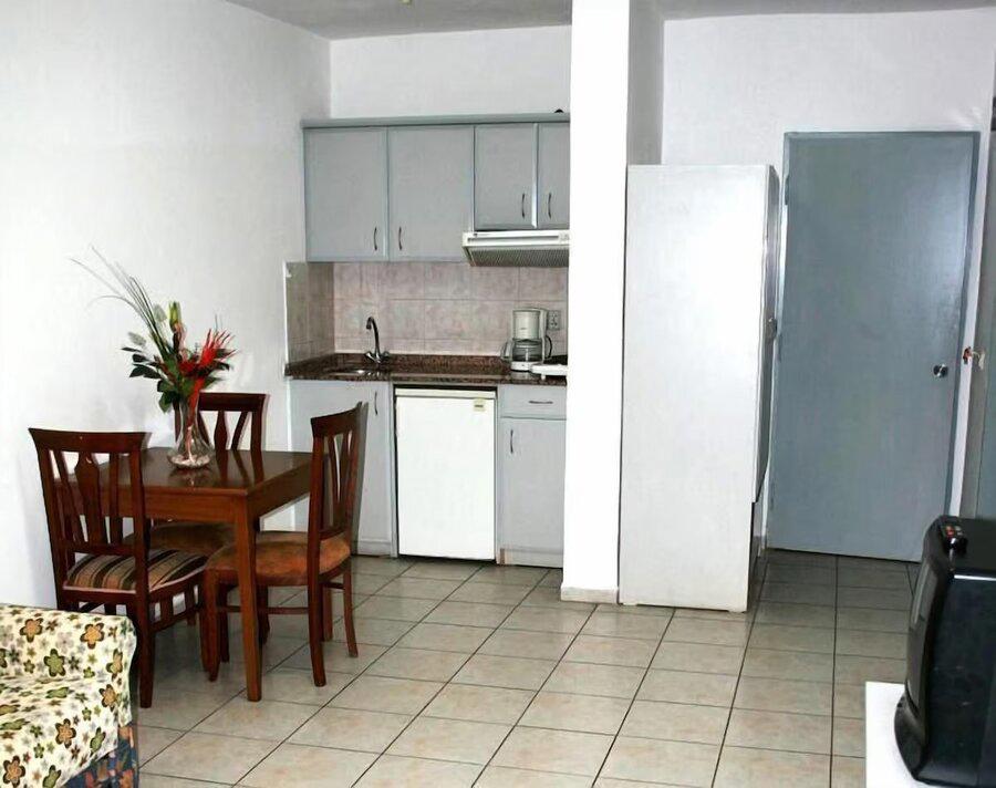 Kleopatra Aytur Apart