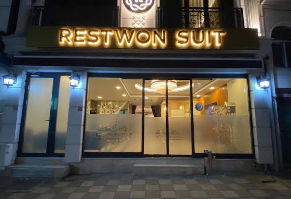 Restwon Suit