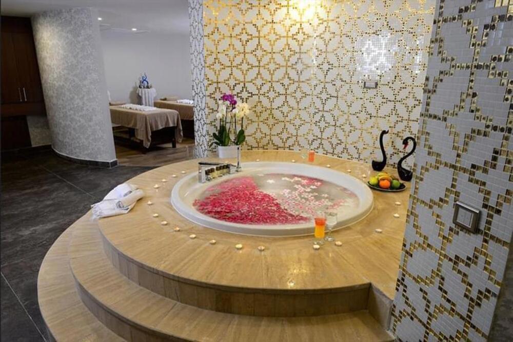 Wome Deluxe Hotel