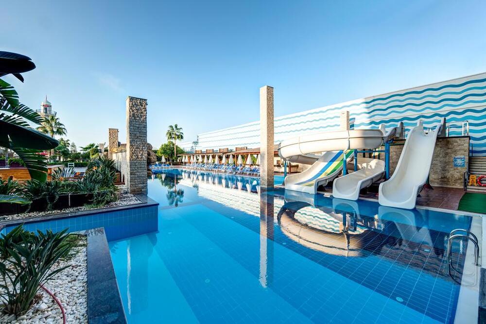 Adenya Hotel & Resort