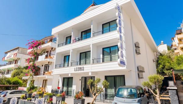 Leonis Hotel