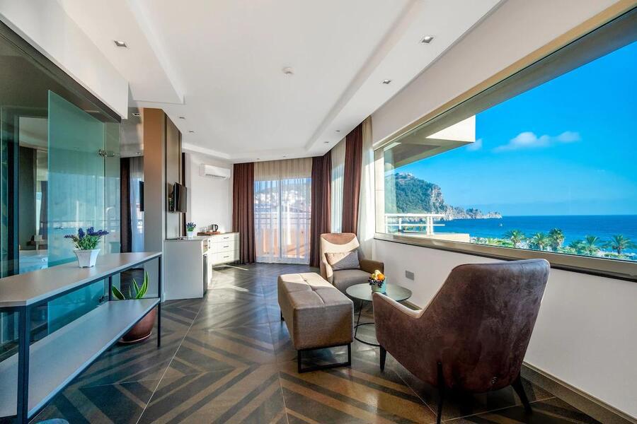 Riviera Hotel & Spa