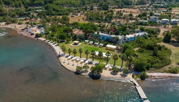 Chillos Beach Hotel & Lounge