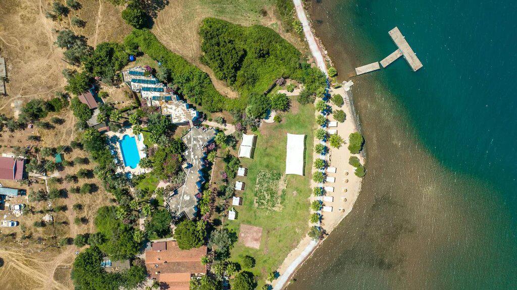 Chillos Beach Hotel & Lounge