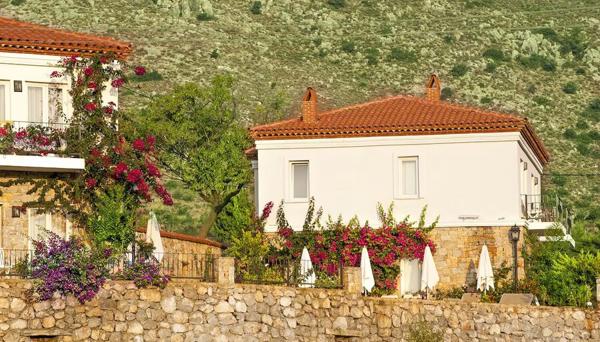 Swan Lake Boutique Hotel