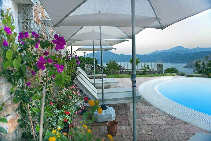 Swan Lake Boutique Hotel