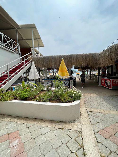 Golden Life Sand Beach & Karavan Hotel