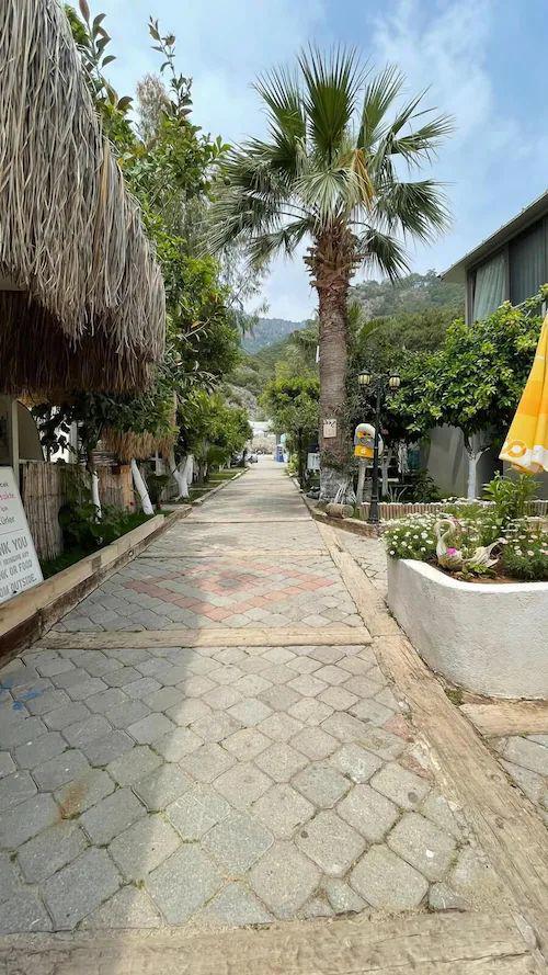 Golden Life Sand Beach & Karavan Hotel