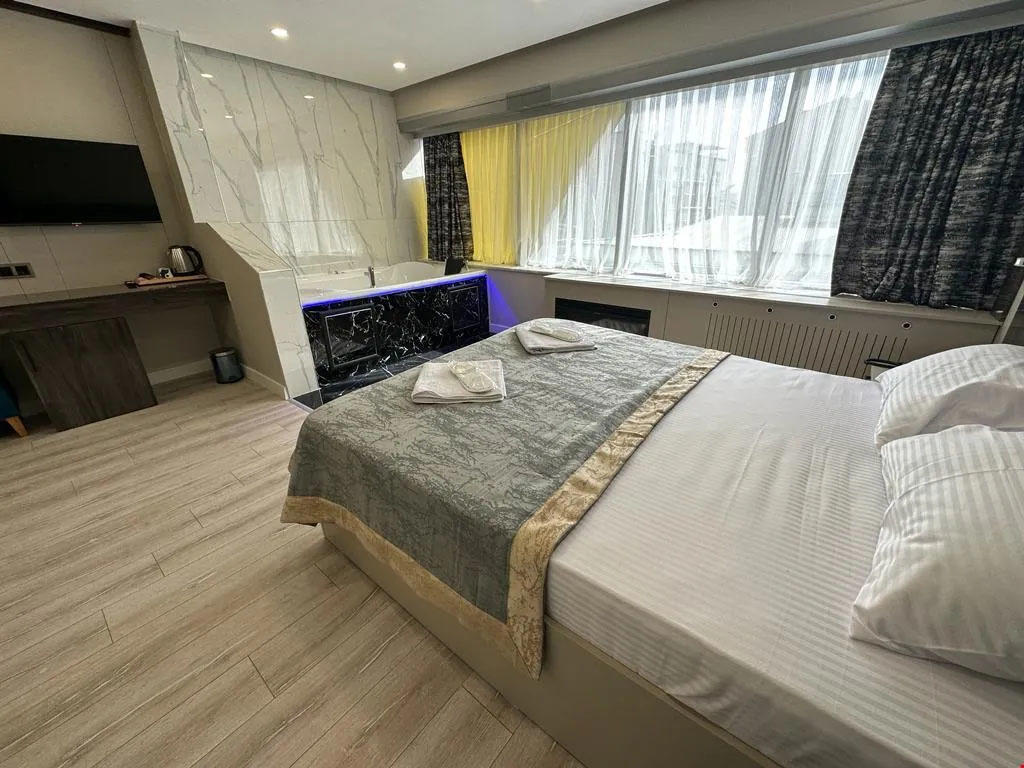 Meros Hotel