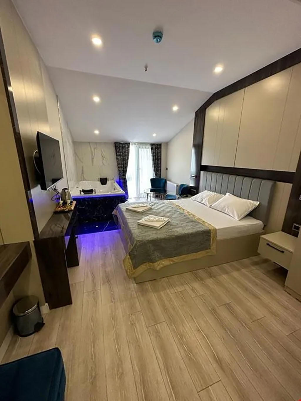 Meros Hotel