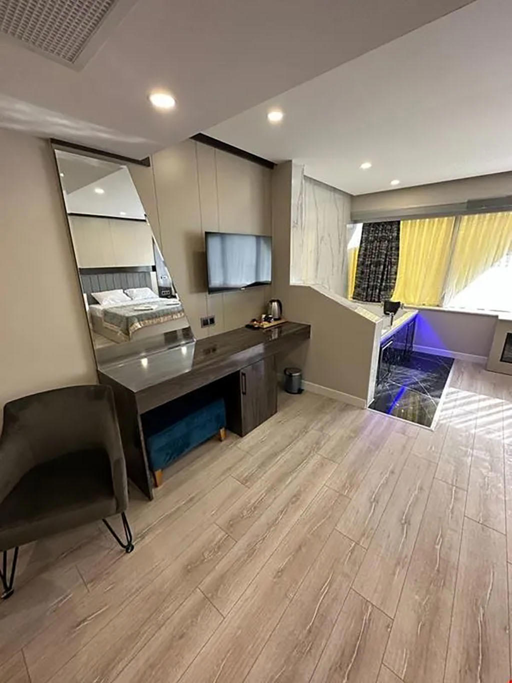 Meros Hotel
