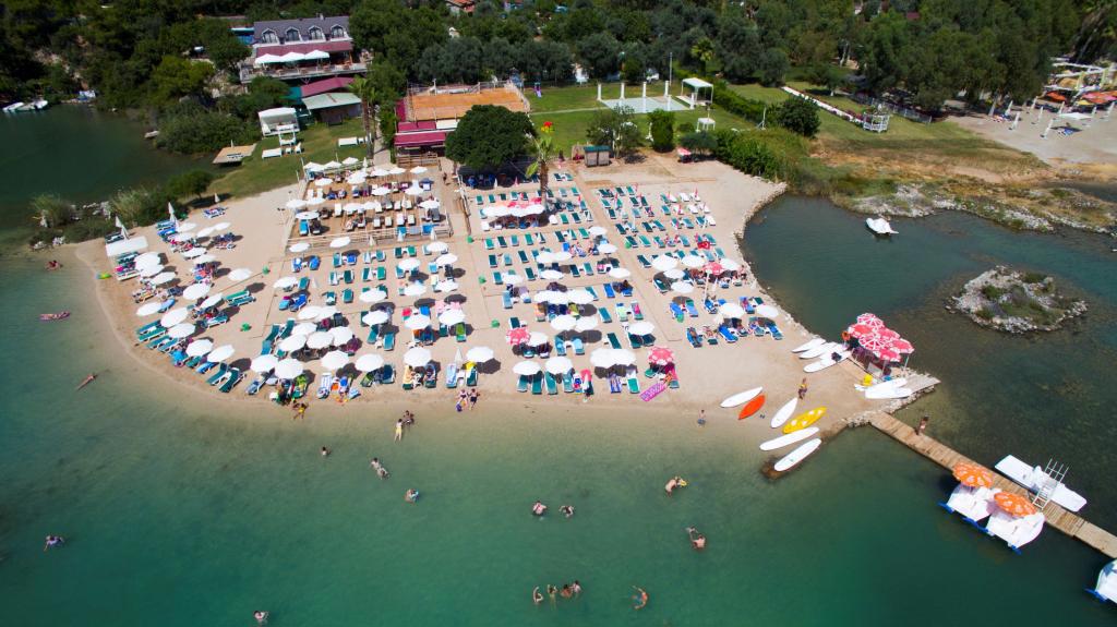 S3 Seahorse Hotel & Beach Club