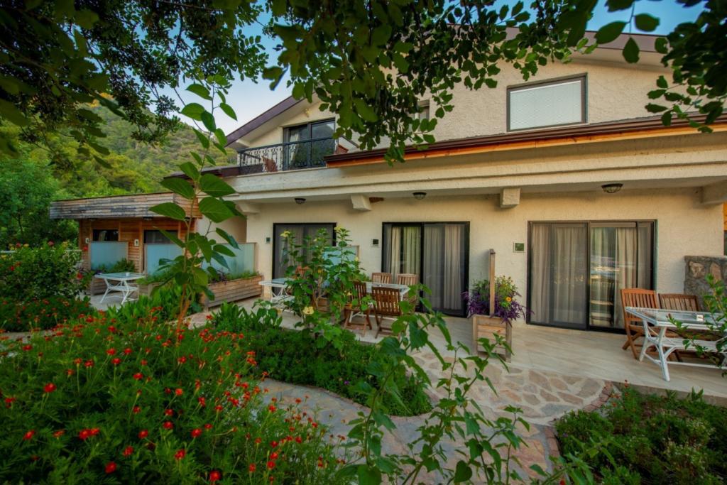 S3 Seahorse Hotel & Beach Club
