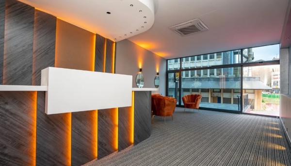 Center Suite