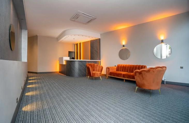 Center Suite