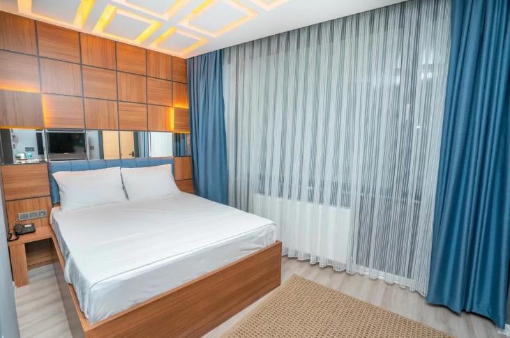 Center Suite