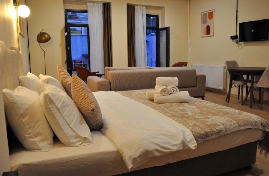 Golden Door Hotel