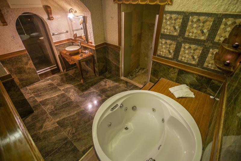 Hermes Cave Hotel