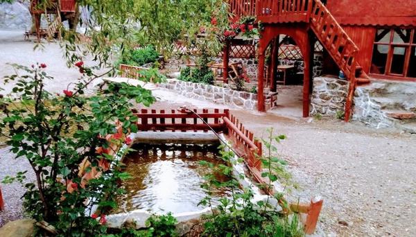 Kapuzbaşı Şelalesi Baştürk Dinlenme Tesisi