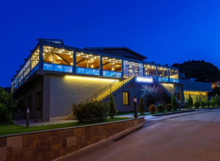 Riverside Hotel & Restaurant