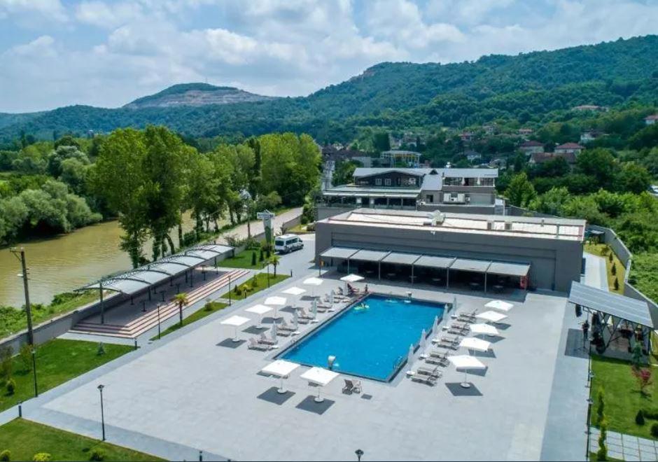 Riverside Hotel & Restaurant