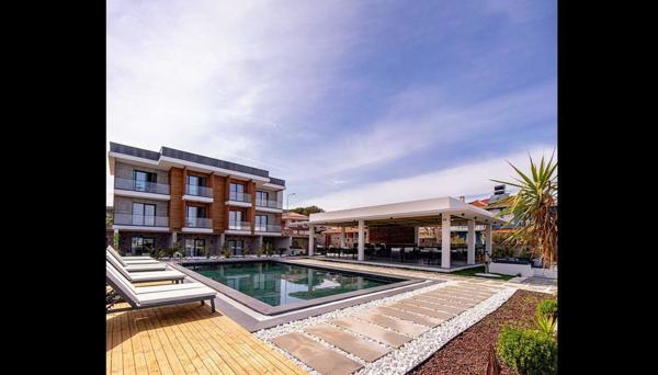 Leone Cunda Edition Otel +12
