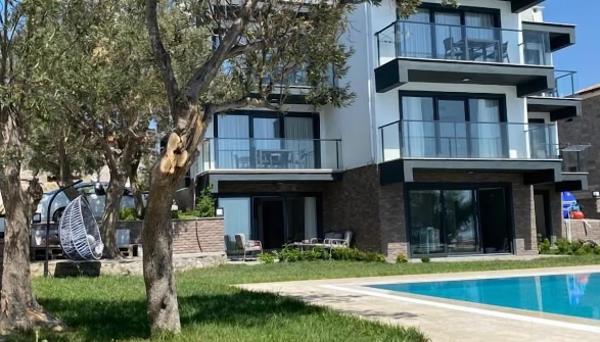 Assos Luna Houses