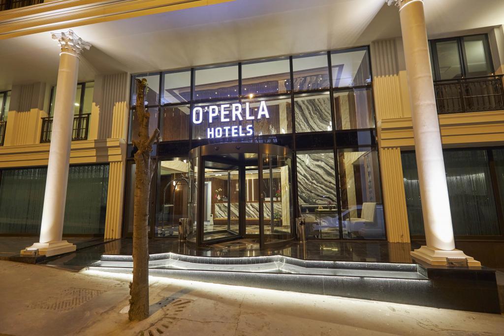 Operla Airport Hotels Trademark Collection by Wyndham