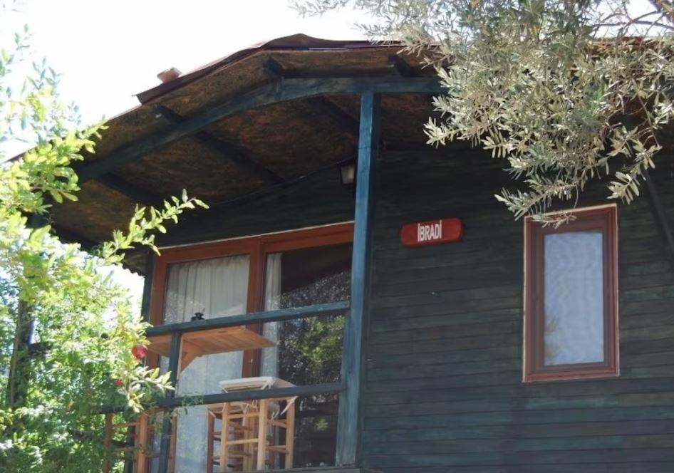 Nuri's Beach Bungalow