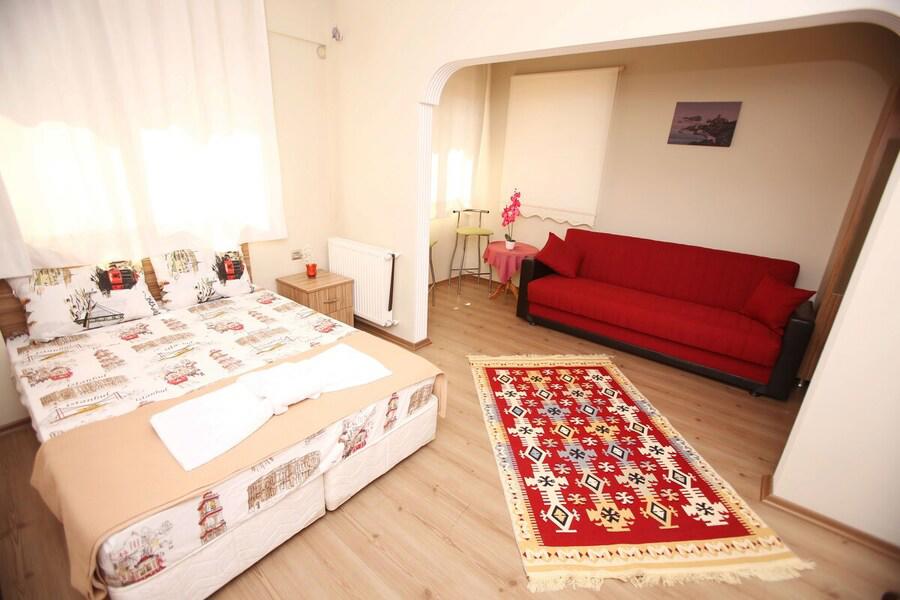 Walton Balat Residence