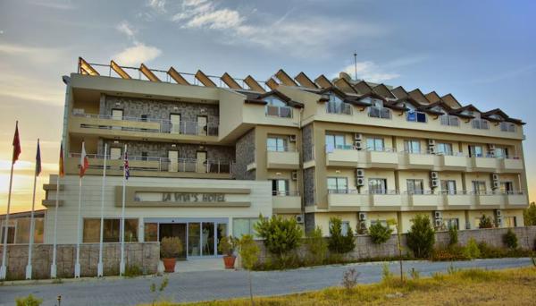Lavitas Hotel