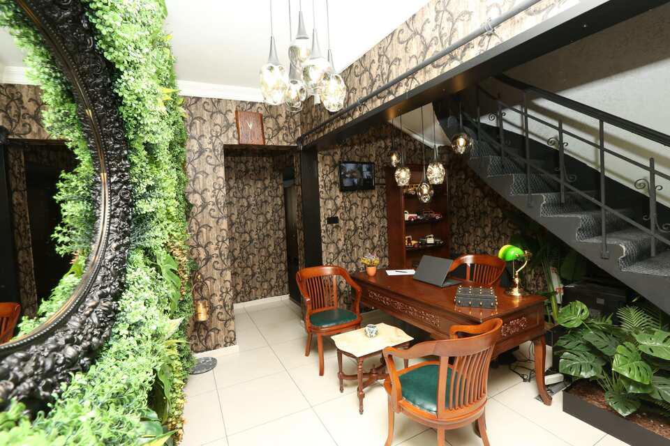 Azre Hotel