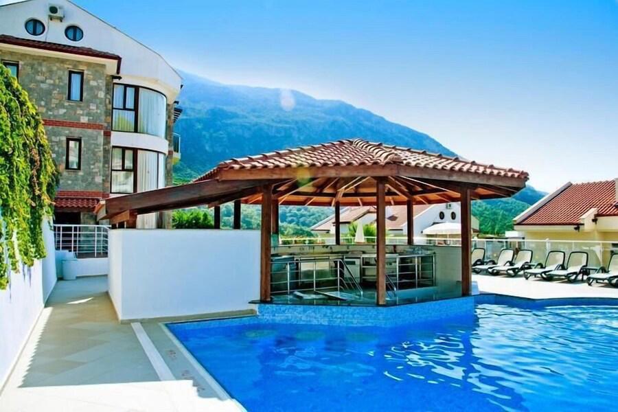 Golden Life Height Delux Suit Hotel