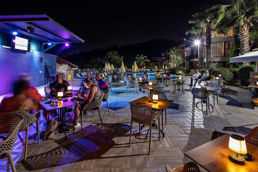 Golden Life Height Delux Suit Hotel
