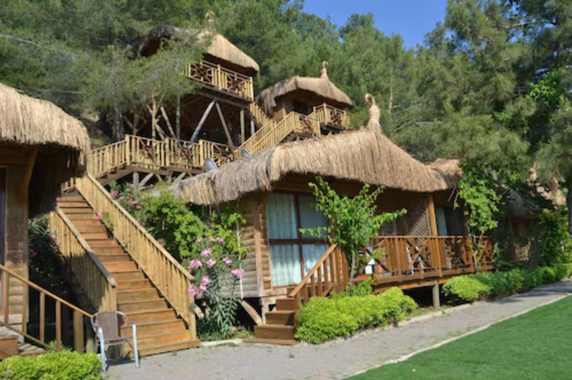 Azra's Bungalow Houses