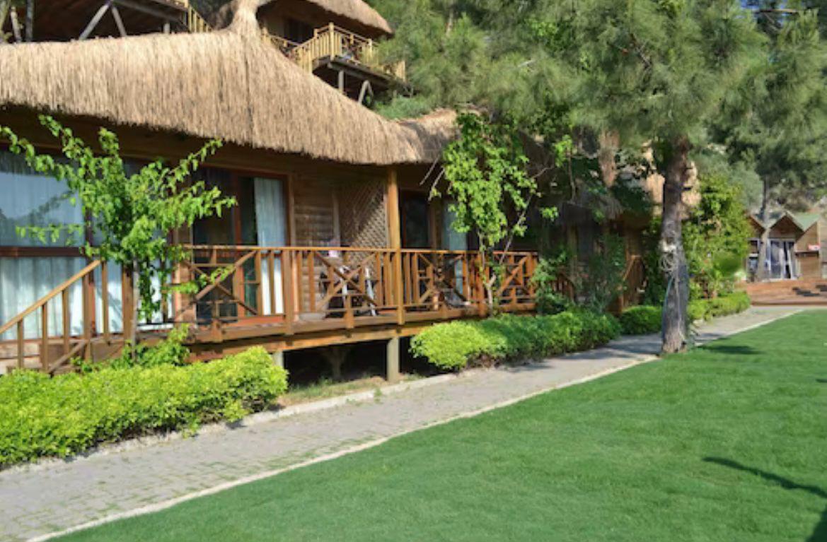 Azra's Bungalow Houses