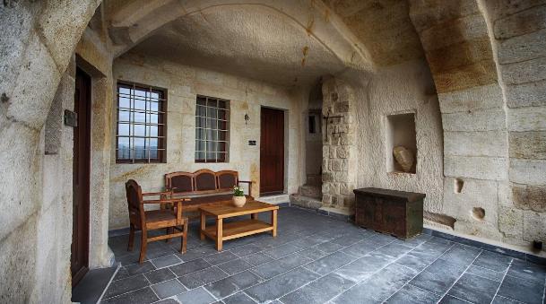 1811 Cave Hotel
