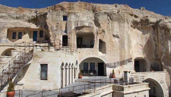1811 Cave Hotel