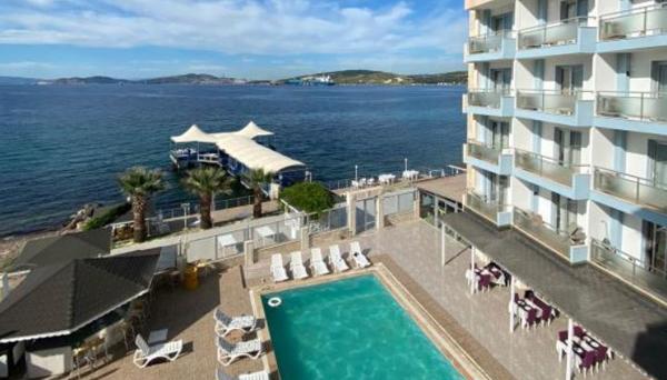 Club Rose Bay Hotel