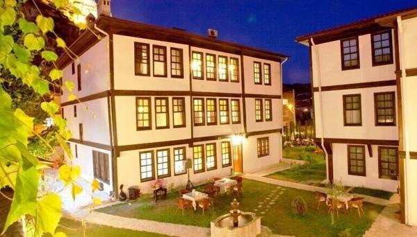 Uğurlu Konakları